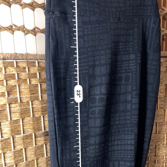 LuLaRoe pencil skirt size small. Excellent condition. No rips, tears, or stains. - Picture 2 of 3
